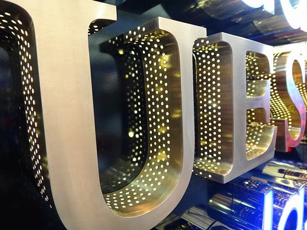 精品網(wǎng)眼發(fā)光字