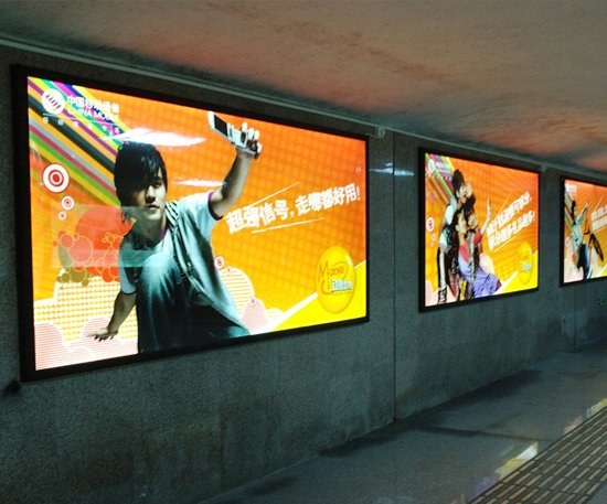 四邊開(kāi)啟超薄燈箱