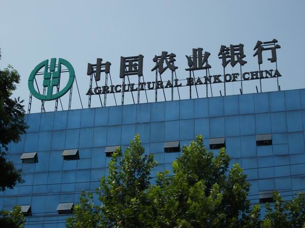 樓頂大字制作，樓體發(fā)光字制作